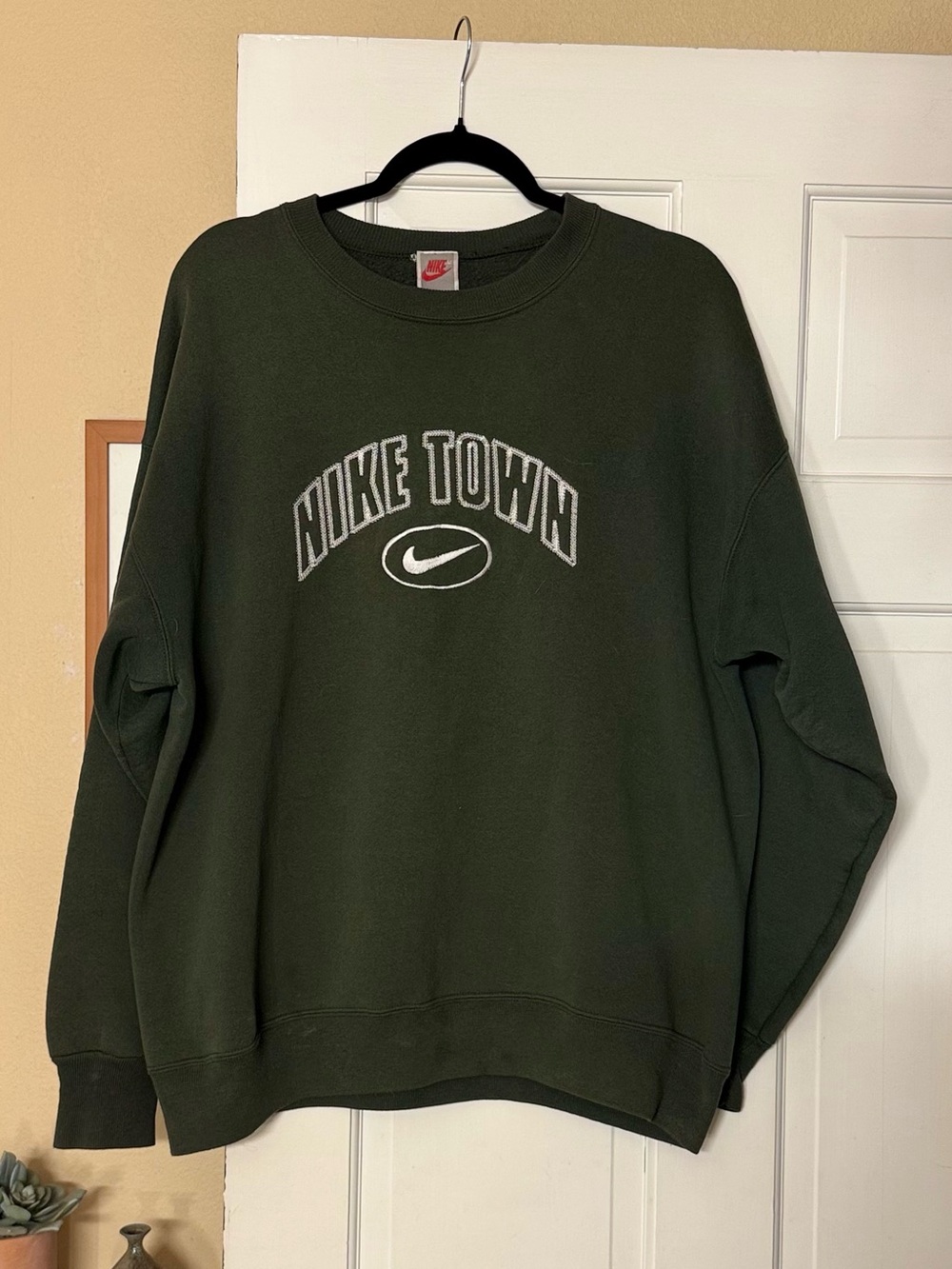 VINTAGE Nike Town EMBROIDERED sweatshirt